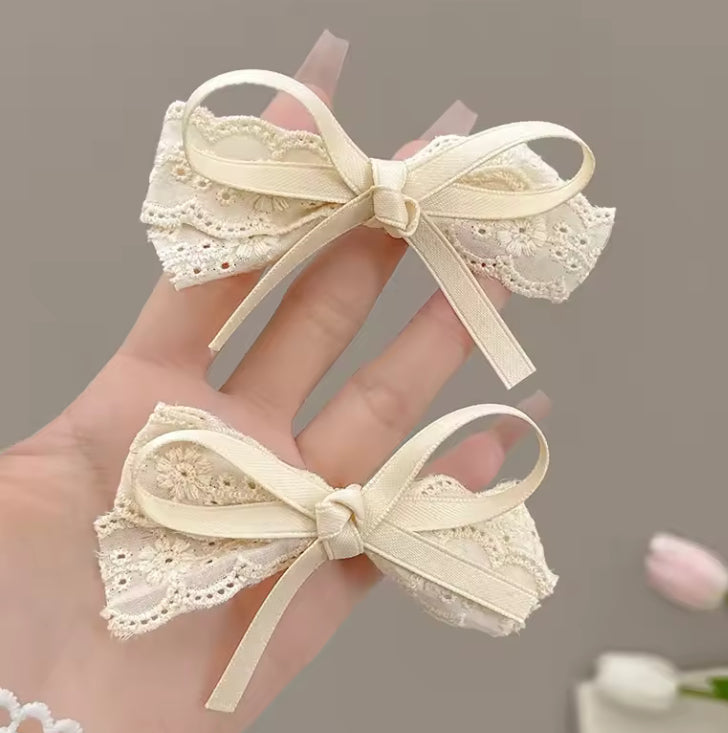 CLEARANCE- Charmaine ivory lace clips set