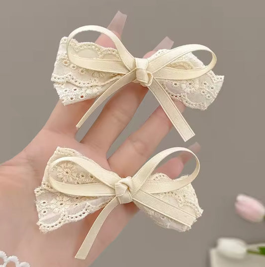 CLEARANCE- Charmaine ivory lace clips set
