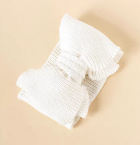 Shellie- knit Topknot -White